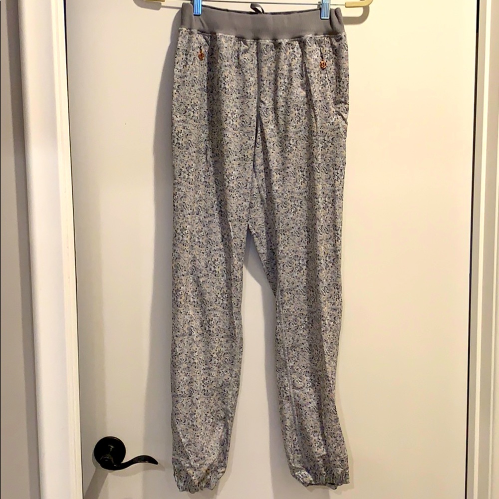 Lululemon Back to Track Jogger Sz 6